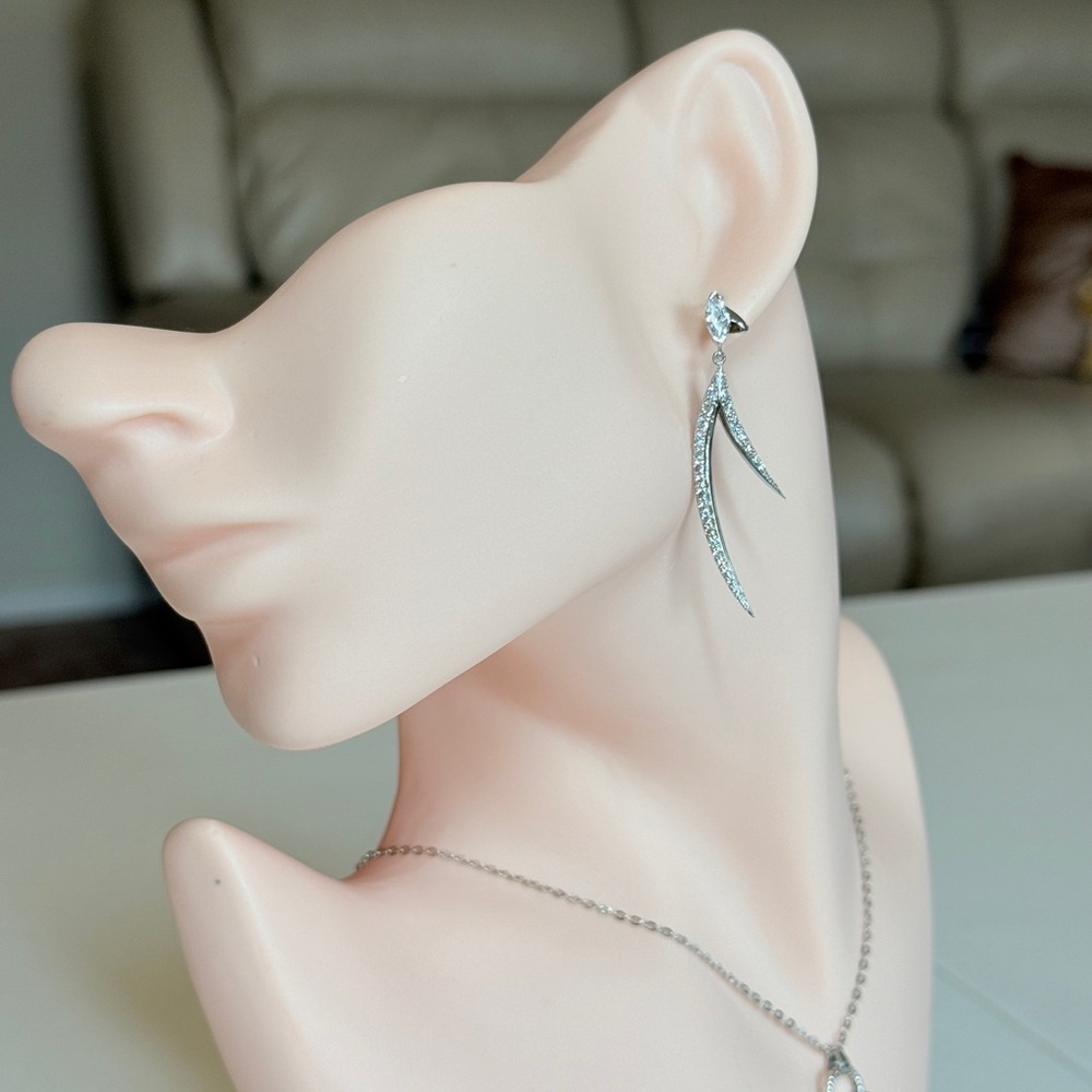 Elegant Silver Crystal Drop Earrings